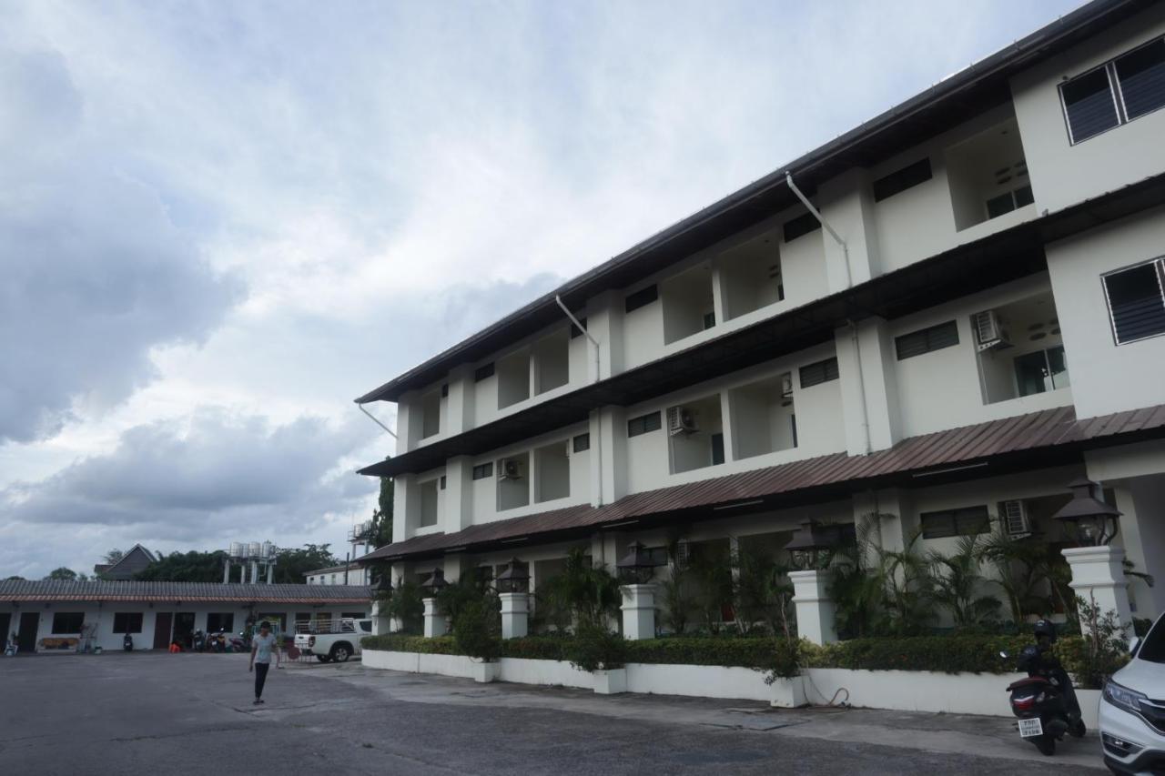 Apartment ตะวันแมนชั่น Ban Na Kha